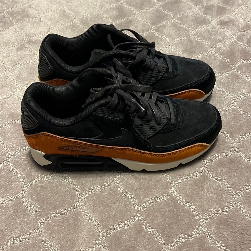 Nike women’s sneakers
